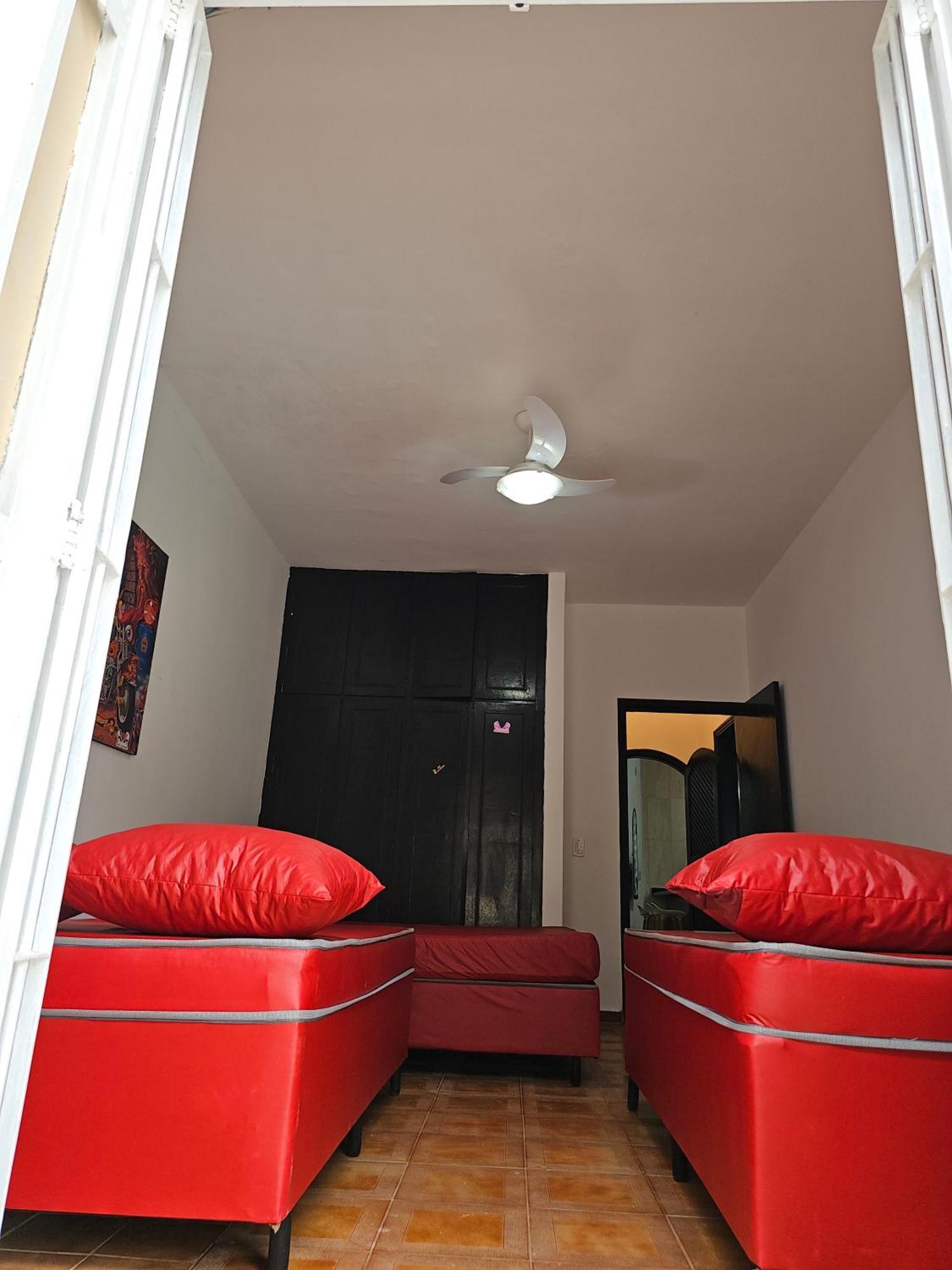 Casa Maravilhosa E Ampla Pe Na Areia Com Piscina, Area Gourmet Com Churrasqueira Em Deck Coberto Frente A Piscina, 4 Quartos Confortaveis E Espacosos, Sendo 2 Suites, Cozinha Americana E Sala De Jantar, Ampla Garagem Para 6 Carros - Mercado Na Rua Da Praia Grande  Buitenkant foto