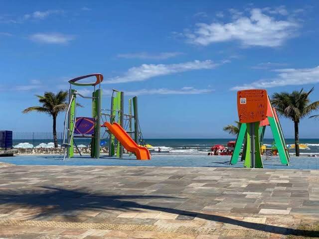 Casa Maravilhosa E Ampla Pe Na Areia Com Piscina, Area Gourmet Com Churrasqueira Em Deck Coberto Frente A Piscina, 4 Quartos Confortaveis E Espacosos, Sendo 2 Suites, Cozinha Americana E Sala De Jantar, Ampla Garagem Para 6 Carros - Mercado Na Rua Da Praia Grande  Buitenkant foto